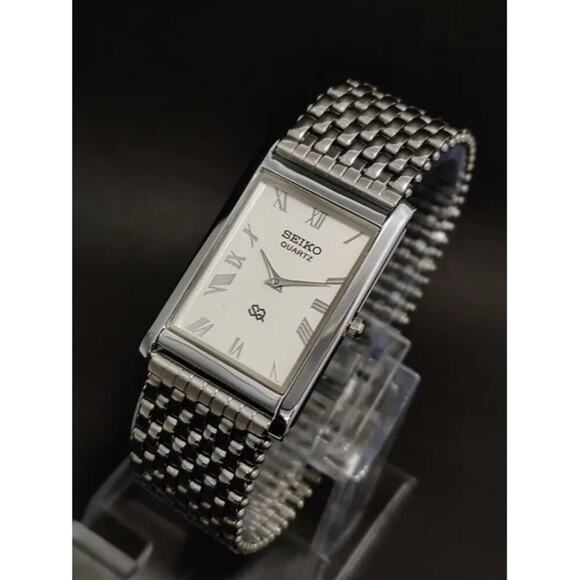 Vintage Style Seiko Quartz Mens Silver Watch & White accents W/ Metal Strap - Picture 2 of 7